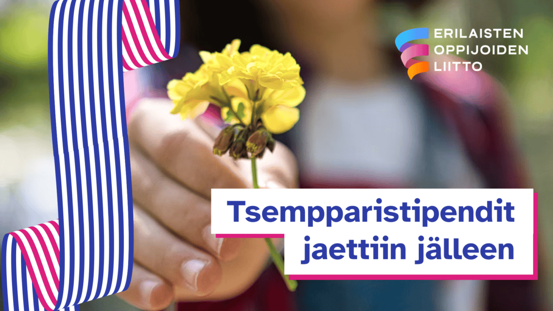 Kuvassa käsi joka ojentaa keväistä kukkaa. Teksti: Tsempparistipendit jaettiin jälleen